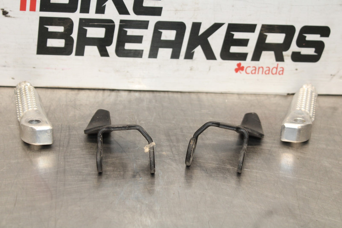 22-25 YAMAHA YZF R7 REAR BACK PASSENGER PEG SET PAIR BB940