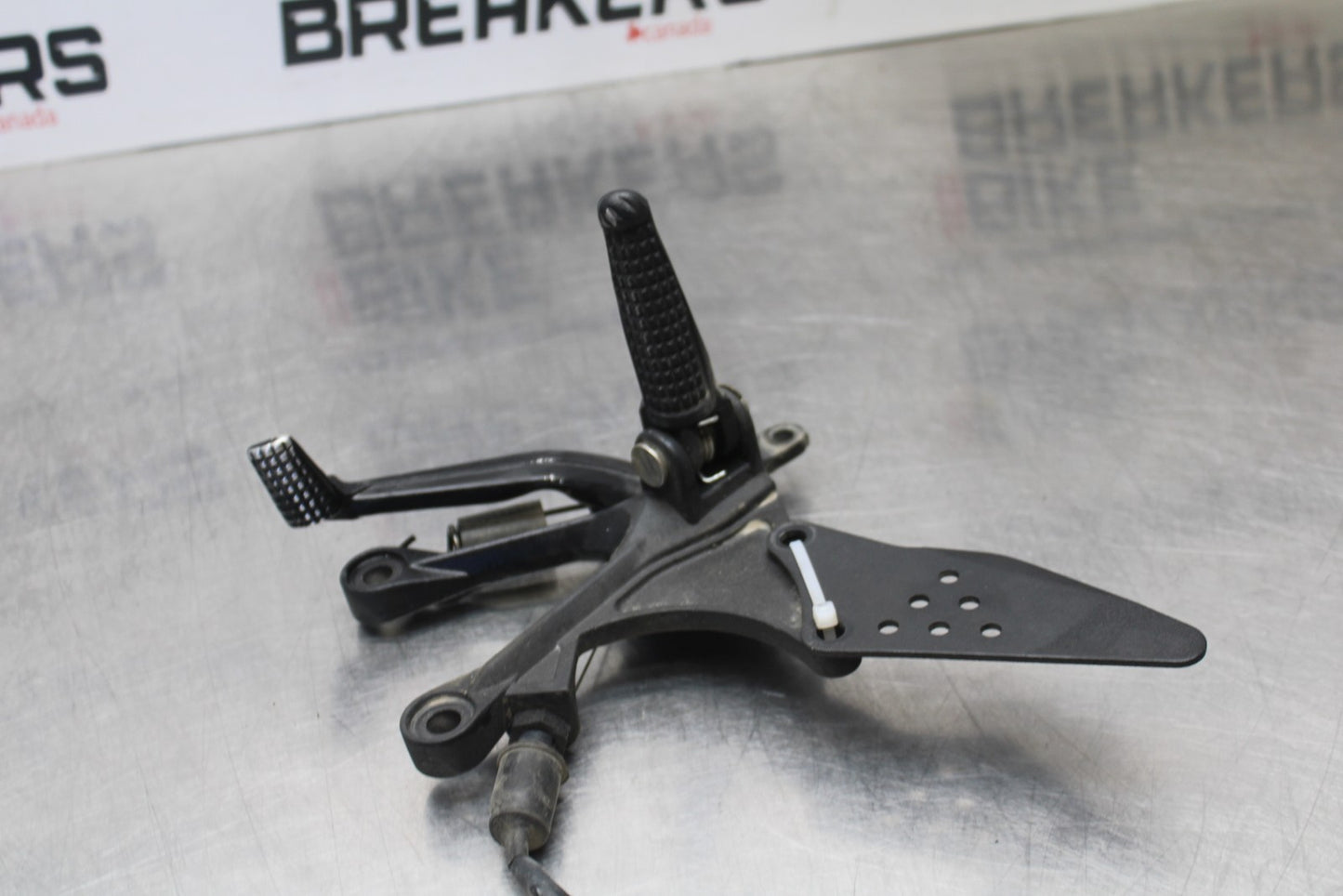 07-08 KAWASAKI NINJA ZX6R RIGHT REARSET REAR SET DRIVER FOOT PEG REST STOP BB203