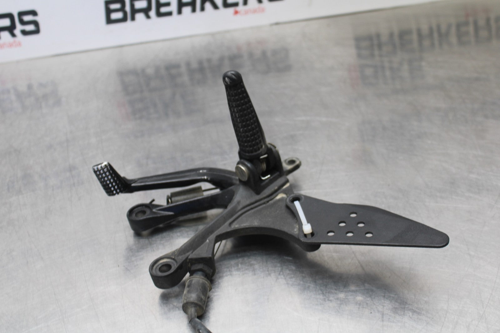 07-08 KAWASAKI NINJA ZX6R RIGHT REARSET REAR SET DRIVER FOOT PEG REST STOP BB203