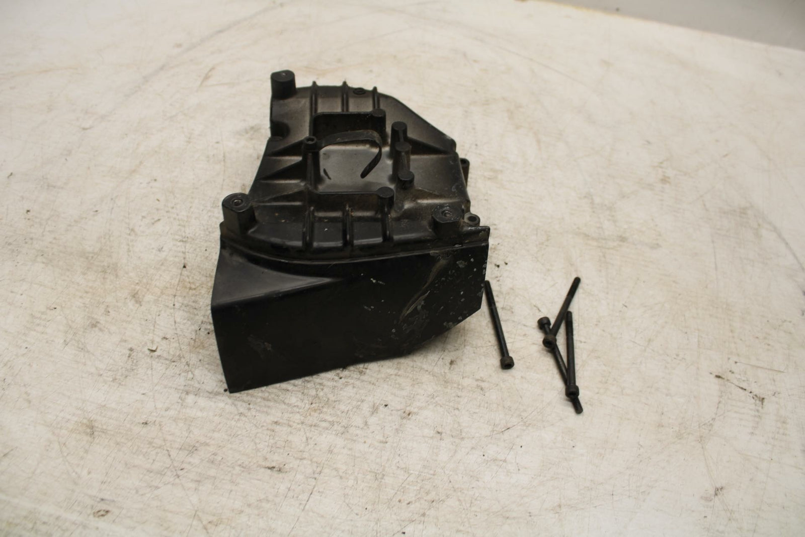 06-21 KAWASAKI VULCAN 900 ENGINE SPROCKET COVER BB363