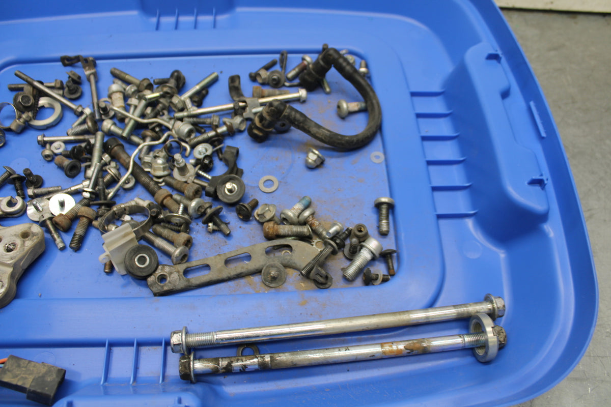 08-10 SUZUKI GSXR 600 MOUNTING BOLTS HARDWARE MOTOR SCREWS  BB721
