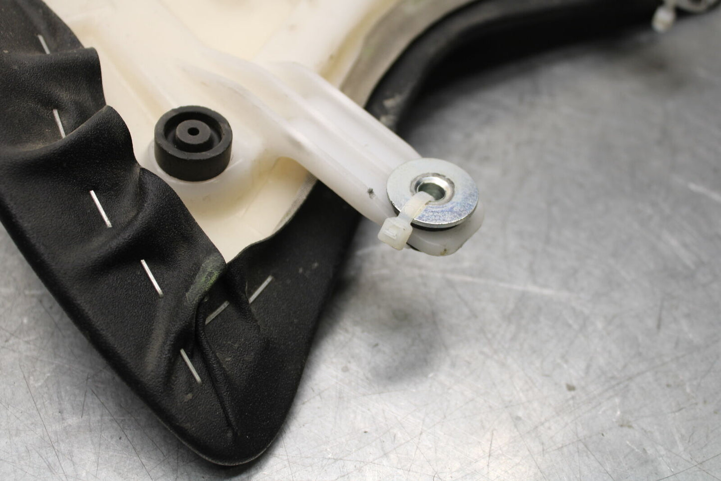 16 KAWASAKI NINJA ZX10R FRONT DRIVERS SEAT PAD SADDLE PILLION 53066-0521-MA  BB6