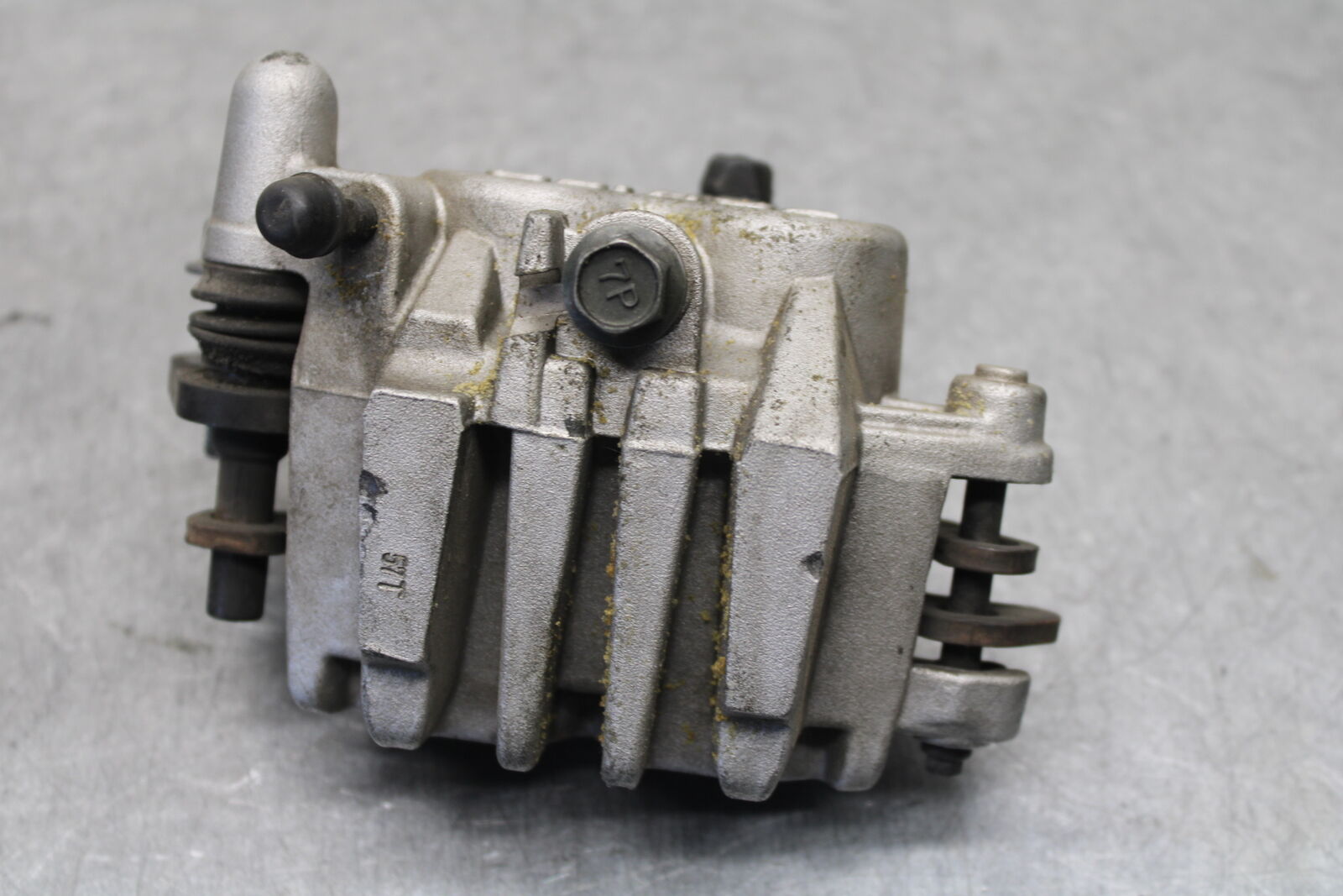 05-06 SUZUKI BOULEVARD M50 RIGHT FRONT BRAKE CALIPER 59100-33DB0-999 BB671