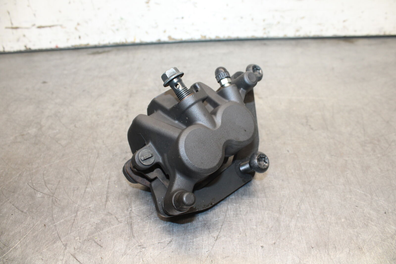 15-17 YAMAHA YZF R3 RIGHT FRONT BRAKE CALIPER BB111