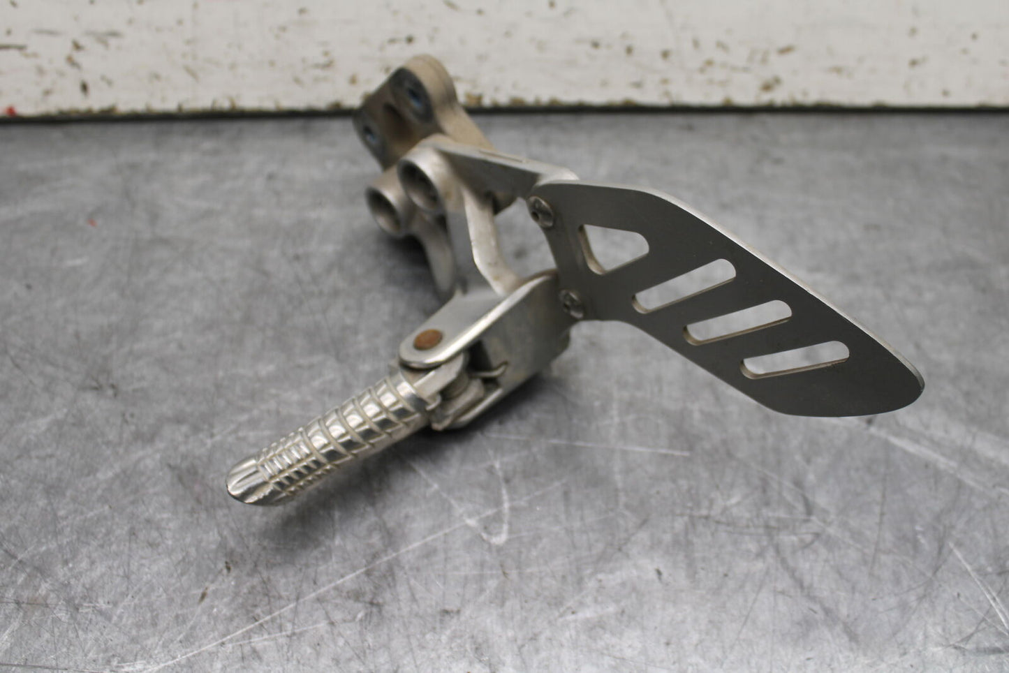 08-10 SUZUKI GSXR 600 LEFT REARSET REAR SET DRIVER FOOT PEG REST STOP  BB721
