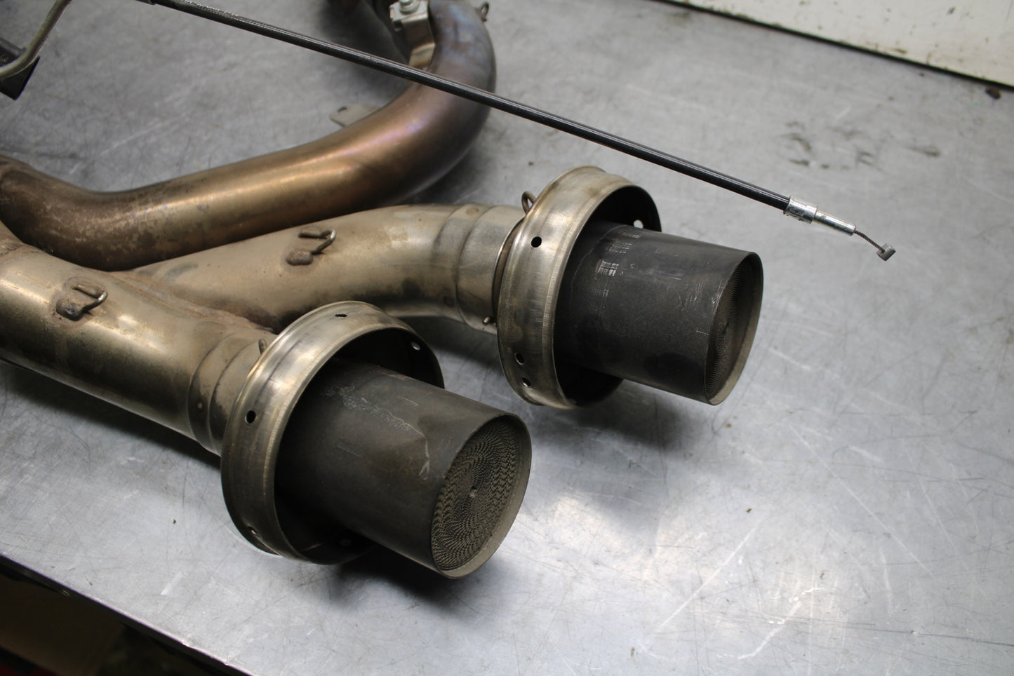 09-11 DUCATI STREETFIGHTER 1098 FULL EXHAUST SYSTEM HEADERS PIPE MUFFLER BB705