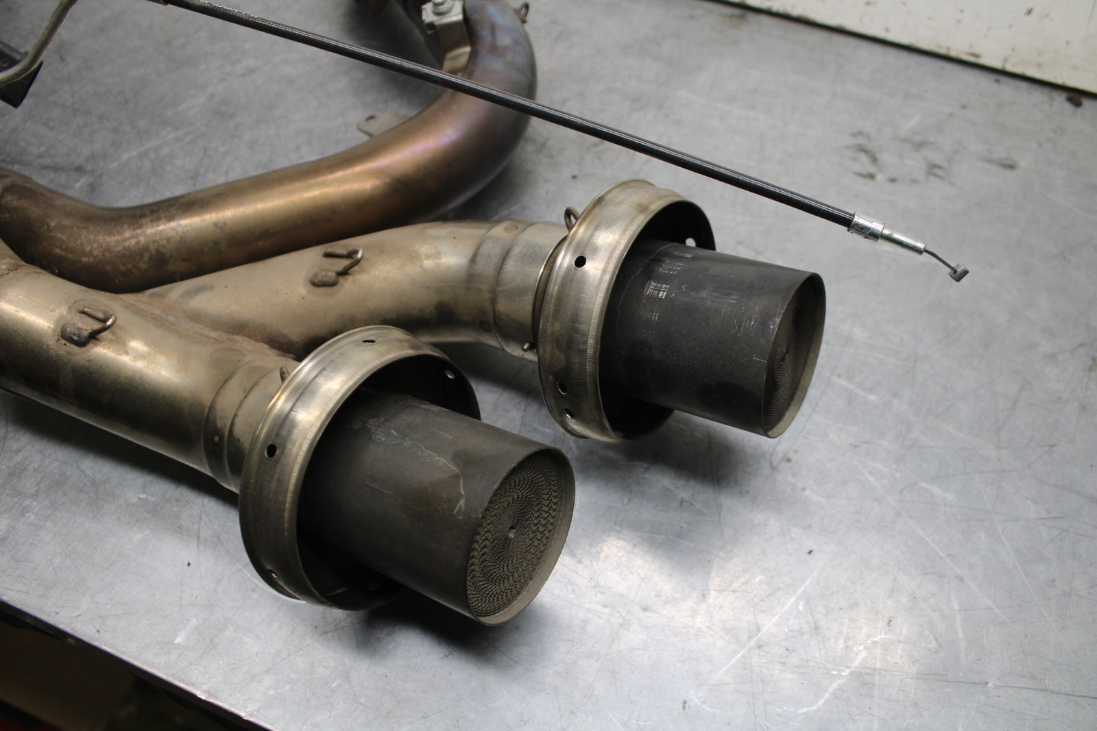 09-11 DUCATI STREETFIGHTER 1098 FULL EXHAUST SYSTEM HEADERS PIPE MUFFLER BB705