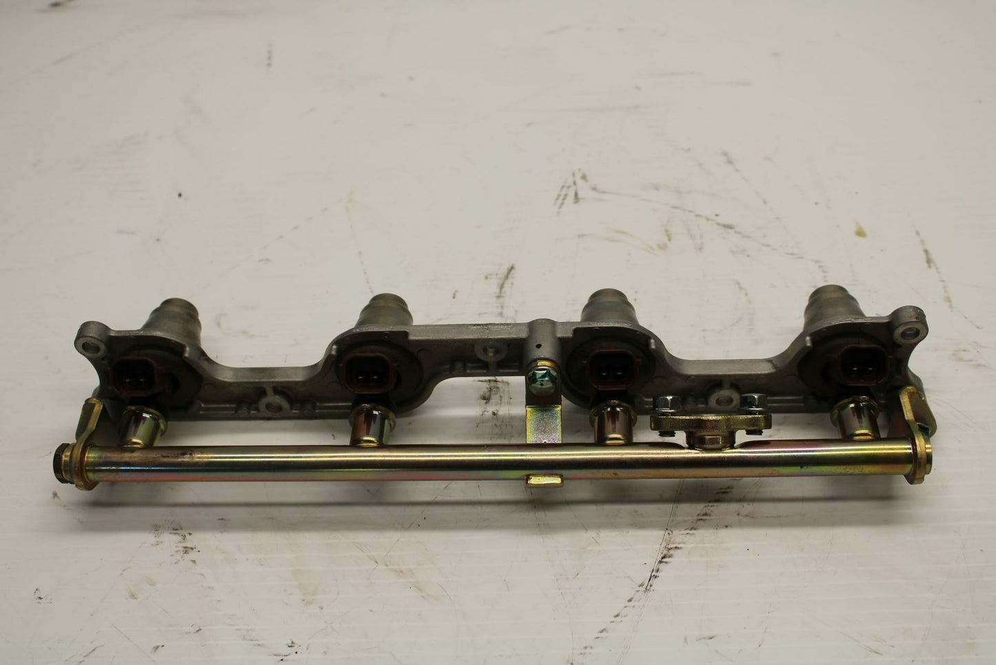 04-05 HONDA CBR1000RR SECONDARY FUEL INJECTORS TOP AIRBOX GAS RAIL BB242
