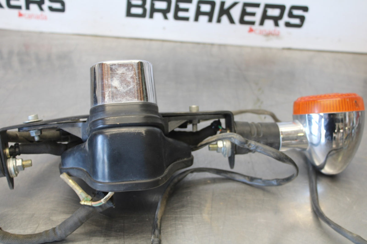 95 HONDA SHADOW 1100 REAR TURN SIGNAL BAR MOUNT & LIGHTS BB885