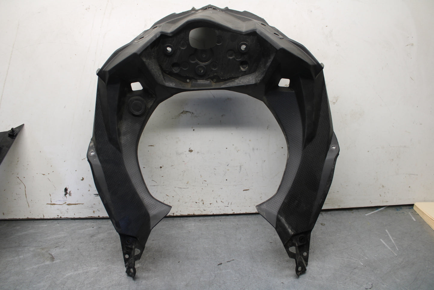 18-23 KAWASAKI NINJA 400 FRONT CENTER COWL FAIRING BB660