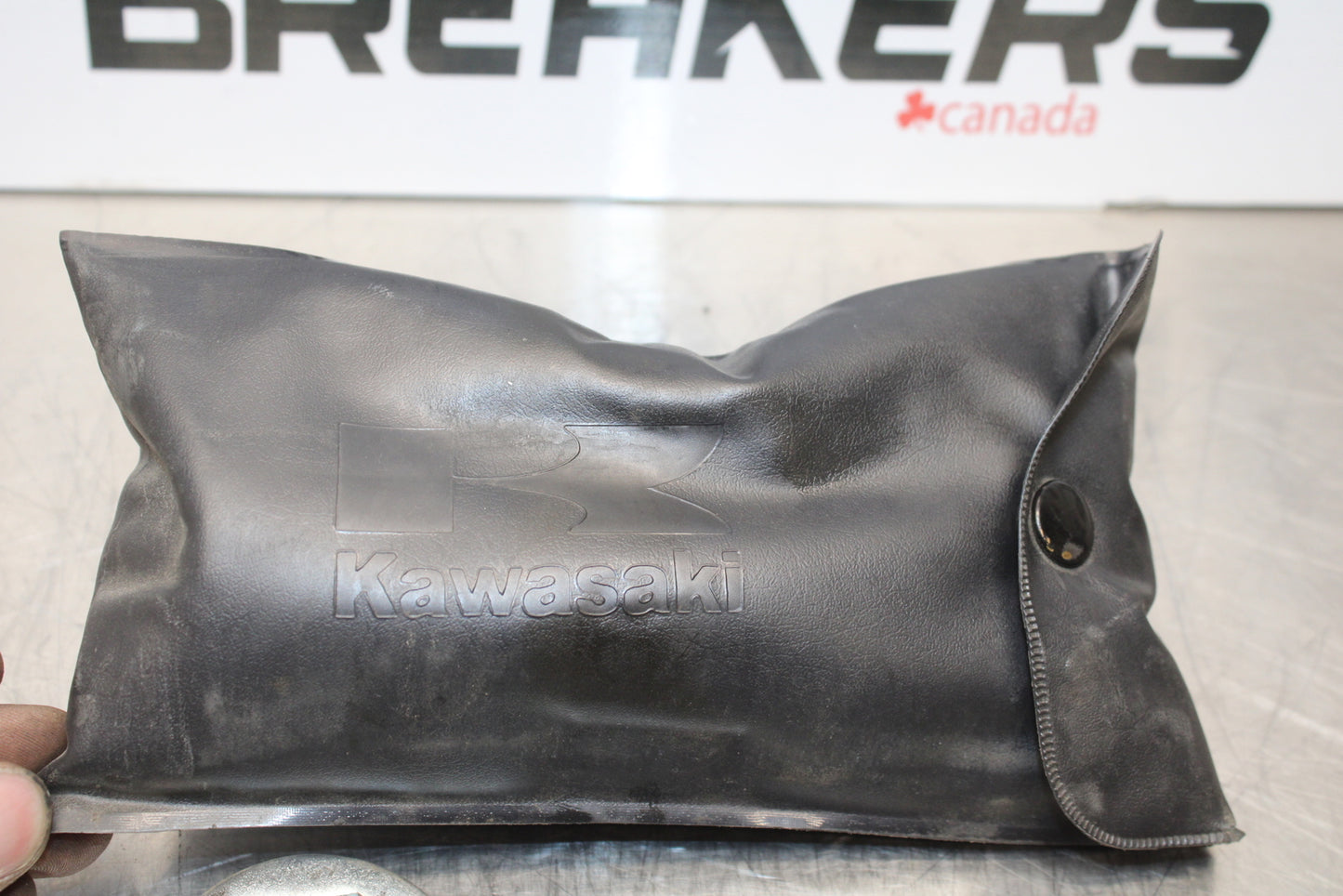 04-05 KAWASAKI NINJA ZX10R STOCK TOOLS OEM TOOL BAG KIT SET BB163