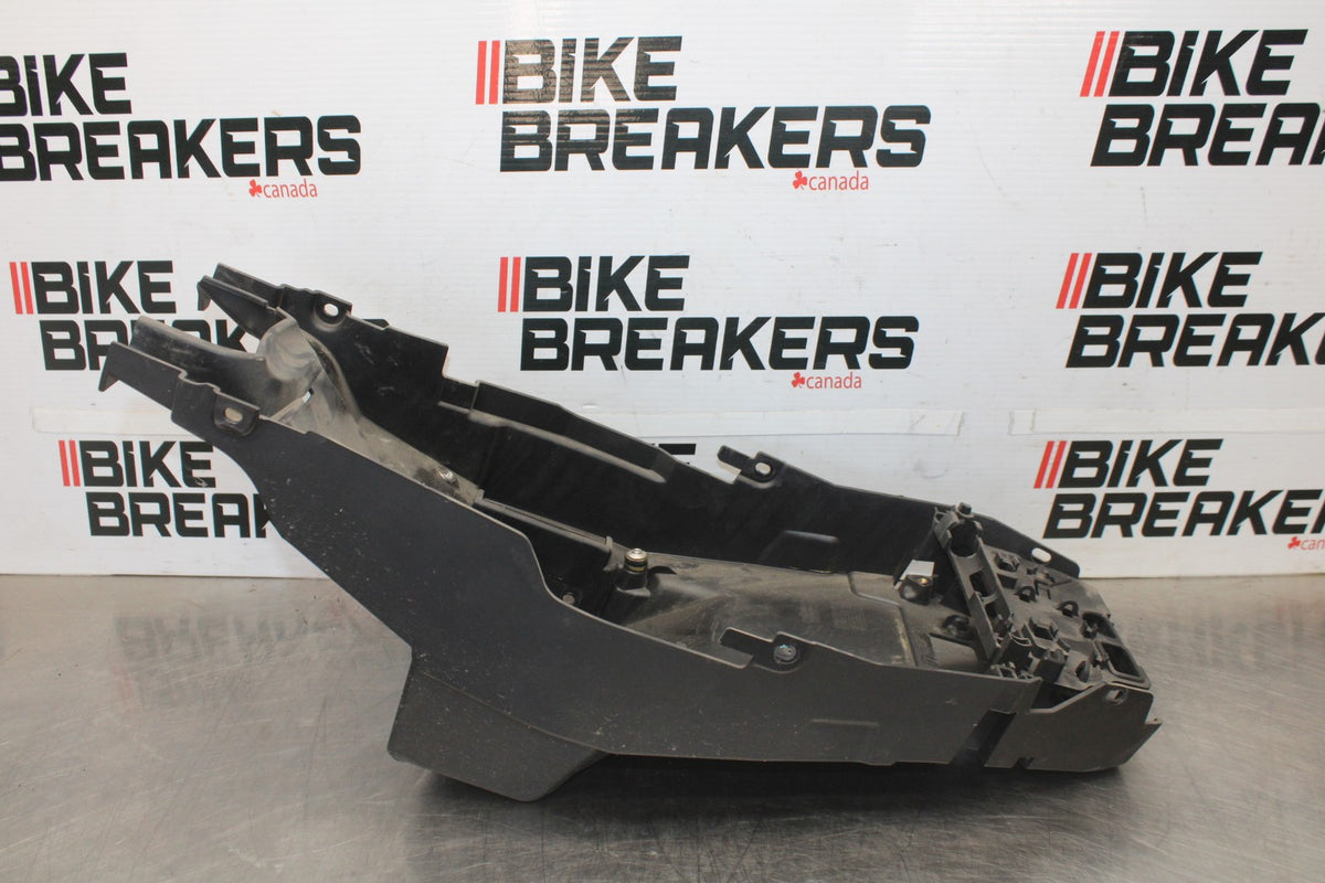 20-23 BMW F900R REAR BACK TAIL UNDERTAIL BATTERY TRAY PLASTIC BB923