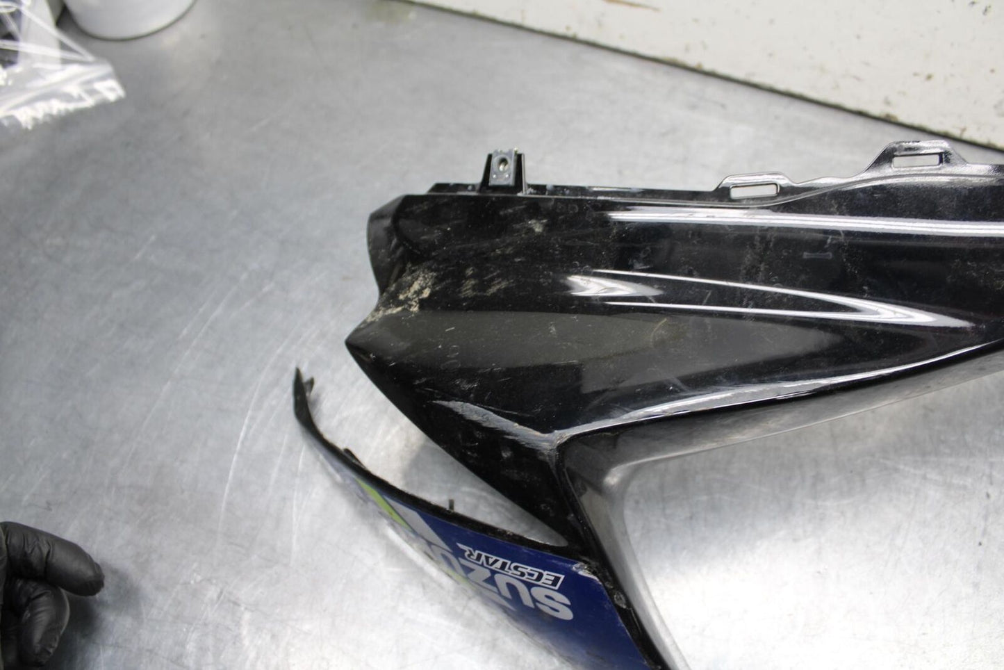 11-23 SUZUKI GSXR 750 RIGHT FRONT UPPER NOSE FAIRING COWL SHROUD BB630