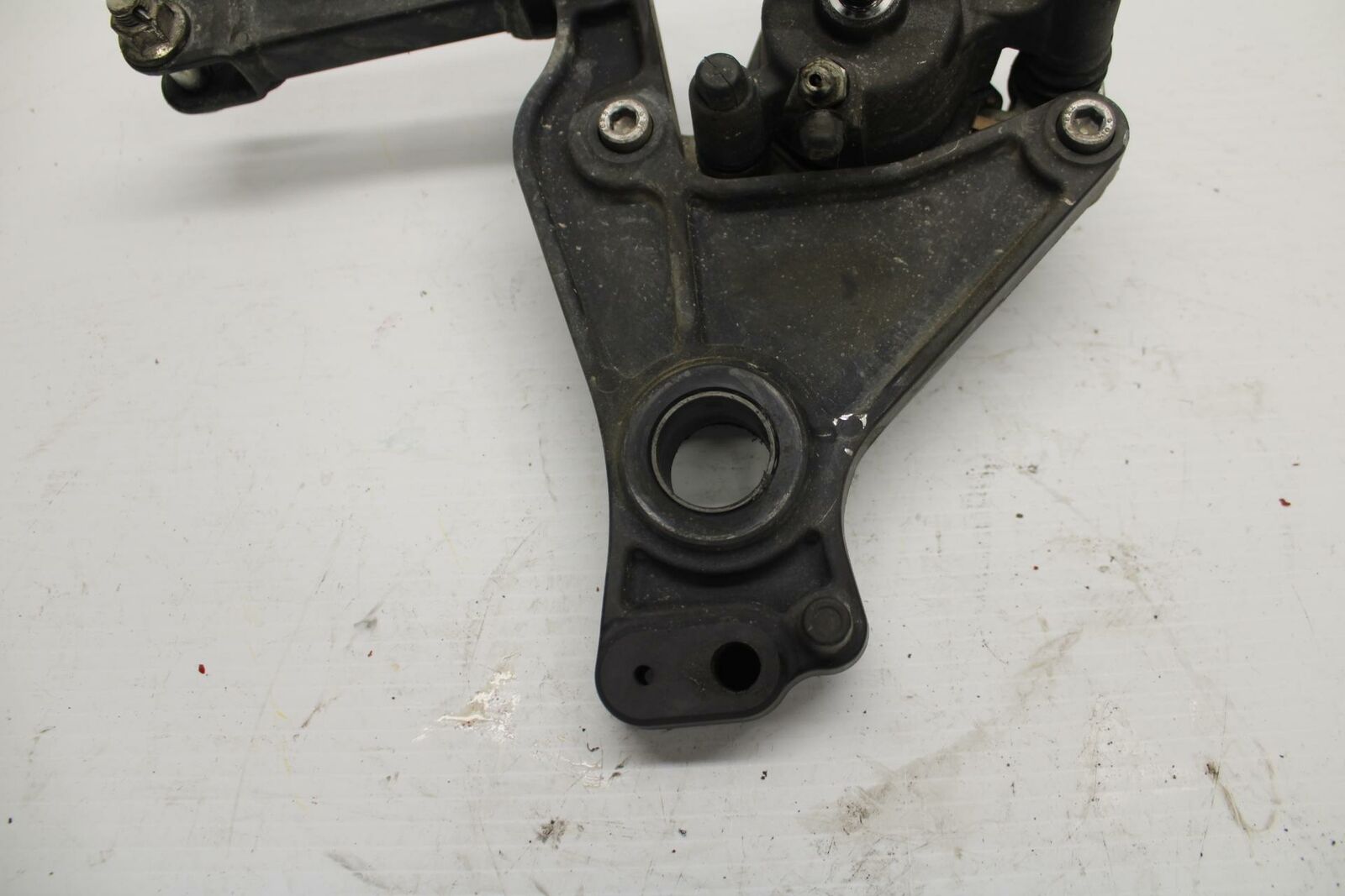 11-12 KAWASAKI Z1000 REAR BACK BRAKE CALIPER W MOUNT BRACKET BB249