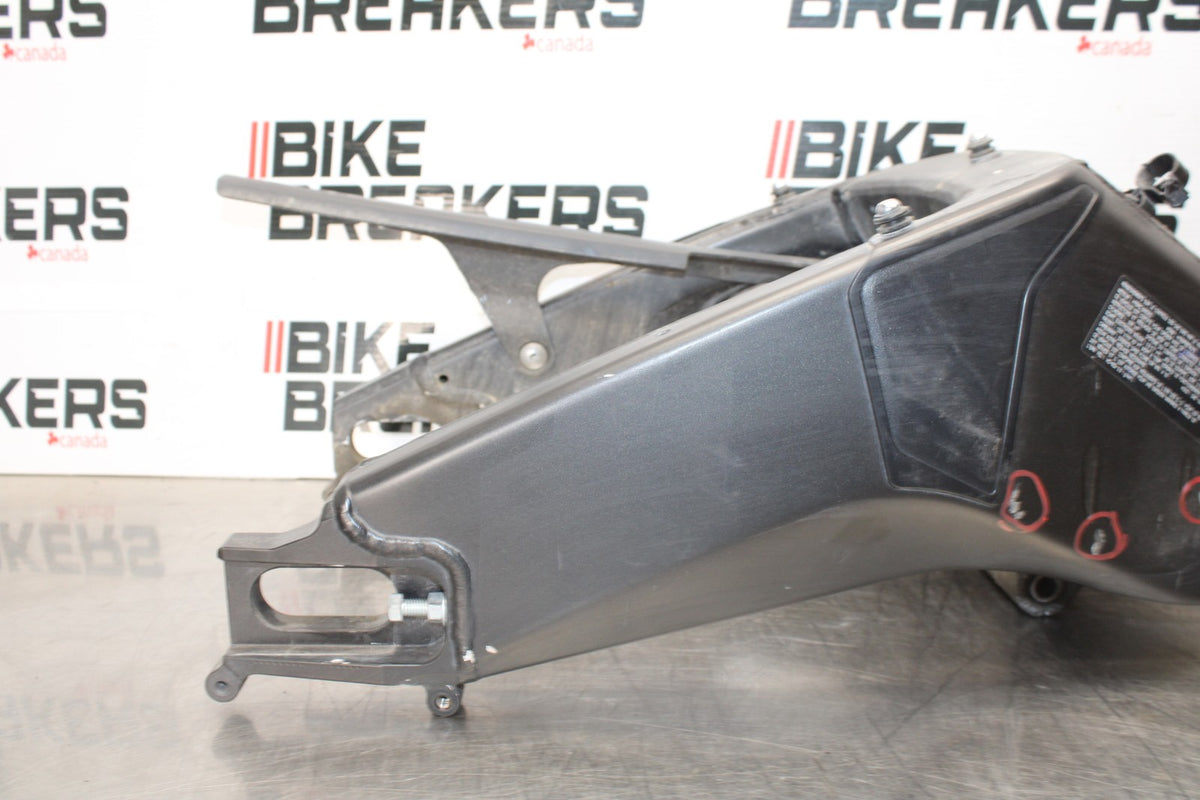 17 YAMAHA YZF R6 REAR SWINGARM BACK SUSPENSION SWING ARM BB922