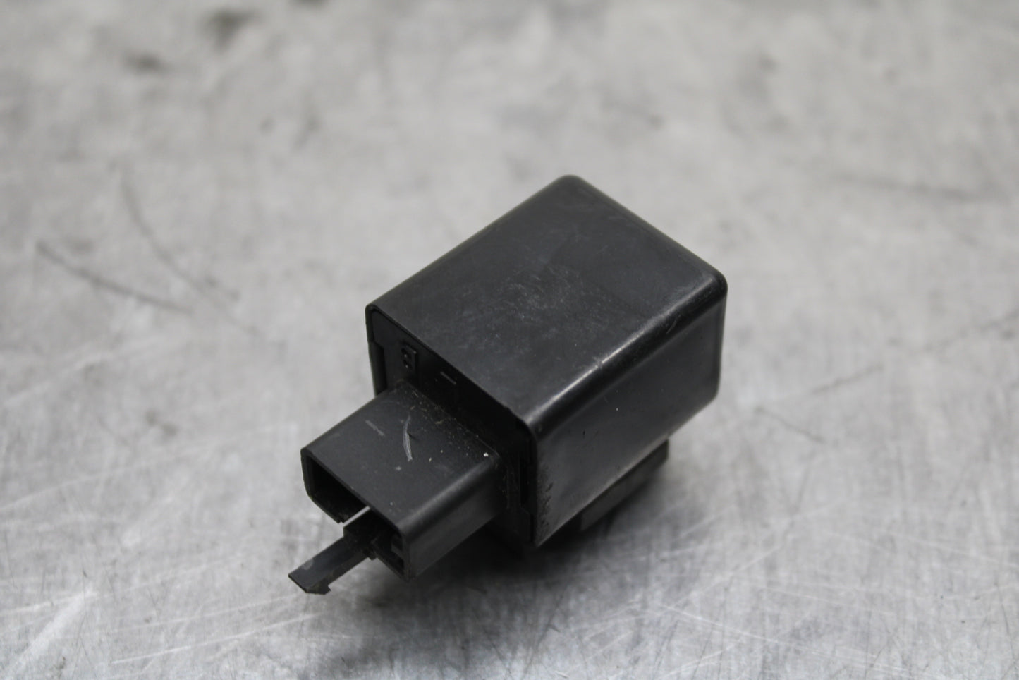 04-05 YAMAHA YZF R1 TURN SIGNAL BLINKER RELAY FLASHER SWITCH BB131