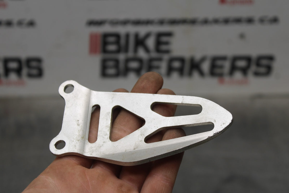 11-24 SUZUKI GSXR750 RIGHT REARSET REAR SET HEEL GUARD COVER BB810