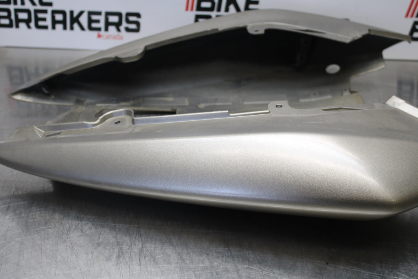 04-05 KAWASAKI NINJA ZX10R REAR BACK TAIL FAIRING COWL SHROUD BB163