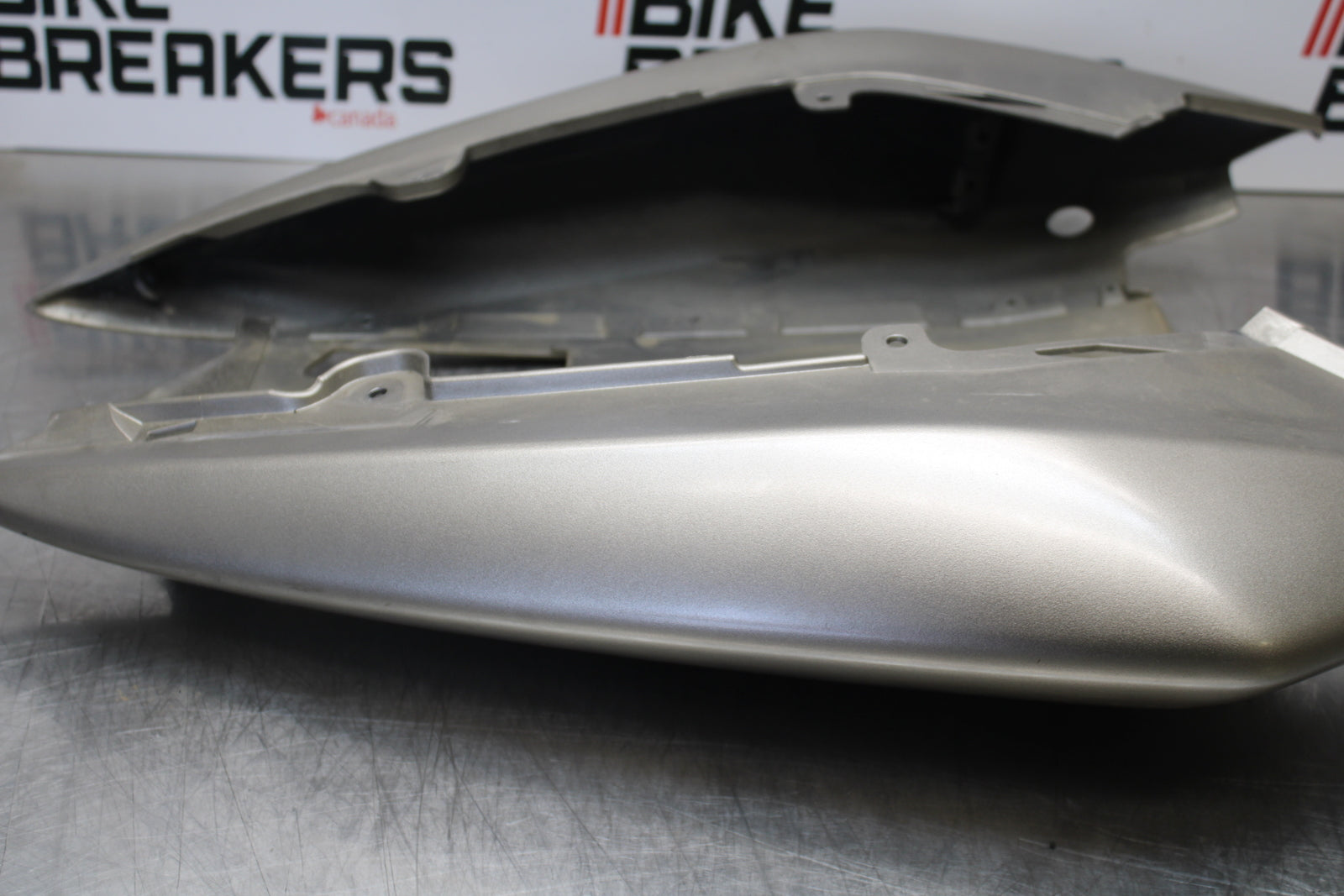 04-05 KAWASAKI NINJA ZX10R REAR BACK TAIL FAIRING COWL SHROUD BB163