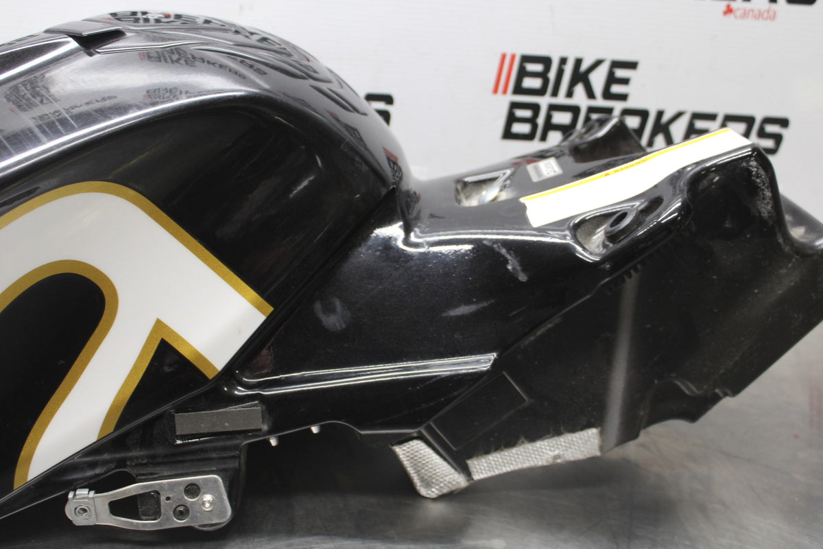 24 APRILIA TUONO V4 1100 FACTORY ABS GAS TANK FUEL CELL PETROL RESERVOIR BB887