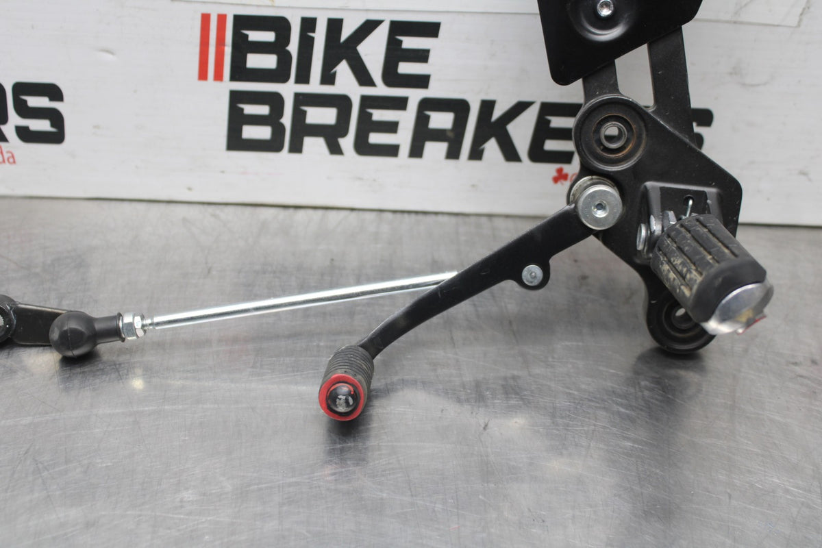 23-24 YAMAHA MT-07 LEFT REARSET REAR SET FOOT PEG W SHIFTER BB927
