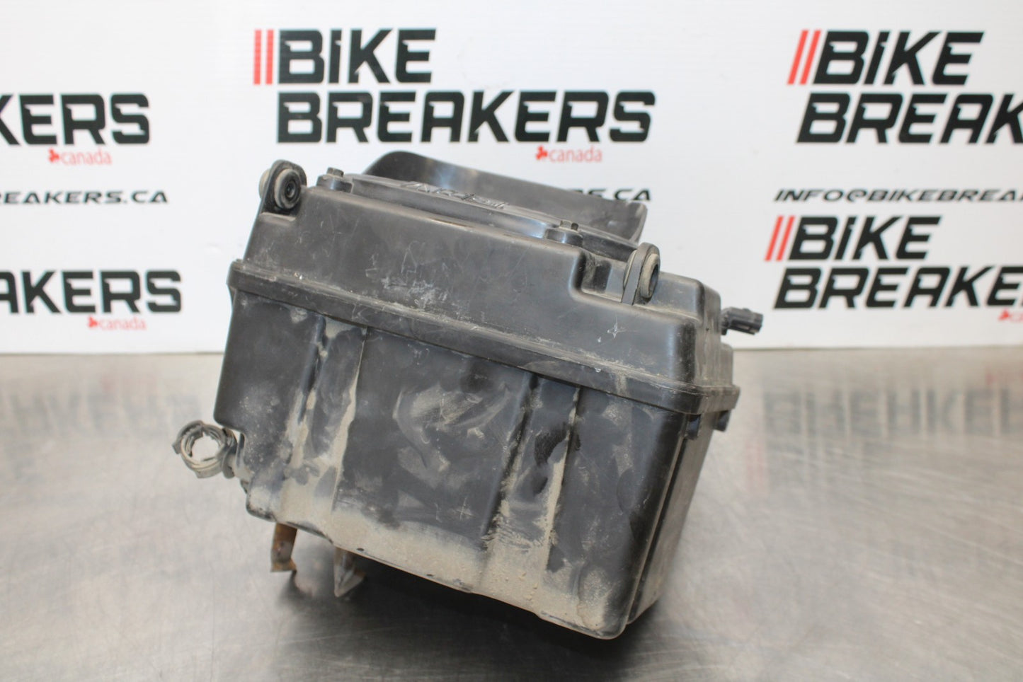 05 TRIUMPH ROCKET III AIRBOX AIR INTAKE FILTER BOX BB186