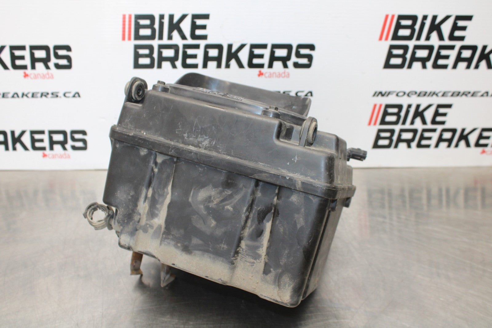 05 TRIUMPH ROCKET III AIRBOX AIR INTAKE FILTER BOX BB186