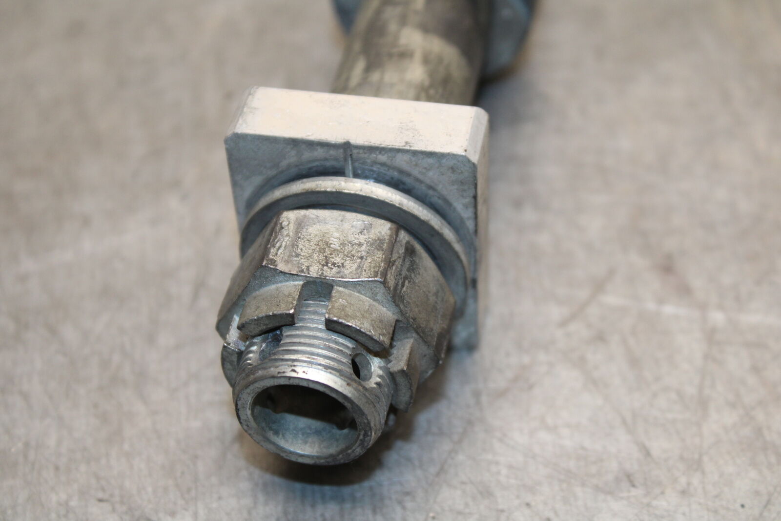 13-18 KAWASAKI NINJA ZX6R REAR AXLE BACK RIM PIVOT BOLT AXEL 41068-0613 BB666