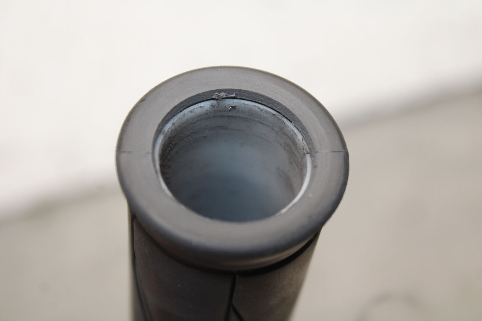 13-18 KAWASAKI NINJA ZX6R THROTTLE CABLE LINE HOUSING GUIDE BB682