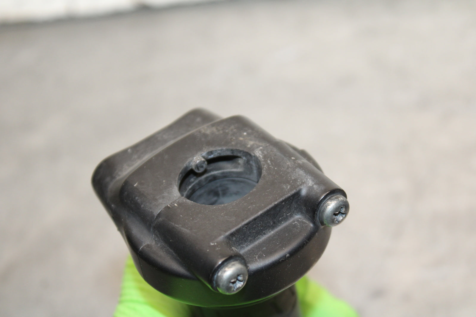 12-13 KAWASAKI Z1000 THROTTLE CABLE LINE HOUSING GUIDE BB743