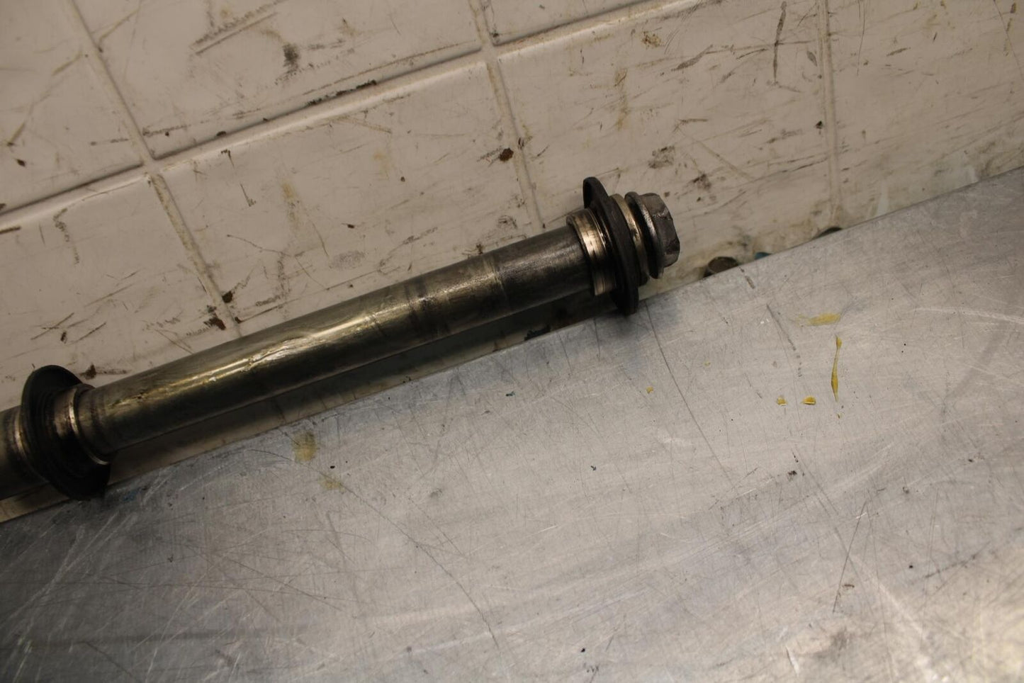 09-14 YAMAHA YZF R1 FRONT WHEEL RIM AXLE PIVOT BOLT 2C0-25181-00-00 BB471