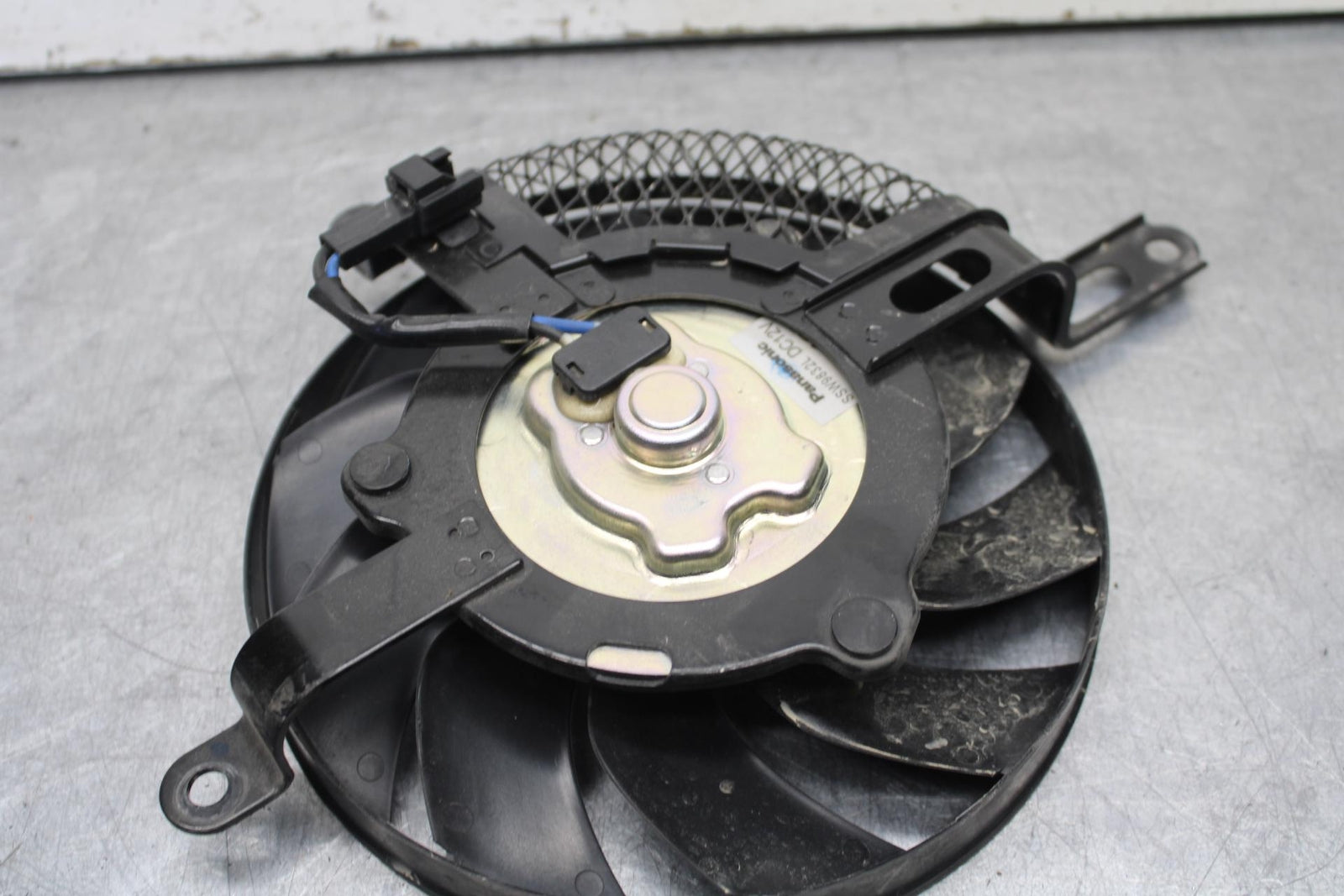11-23 SUZUKI GSXR 750 ENGINE RADIATOR COOLING FAN BB630