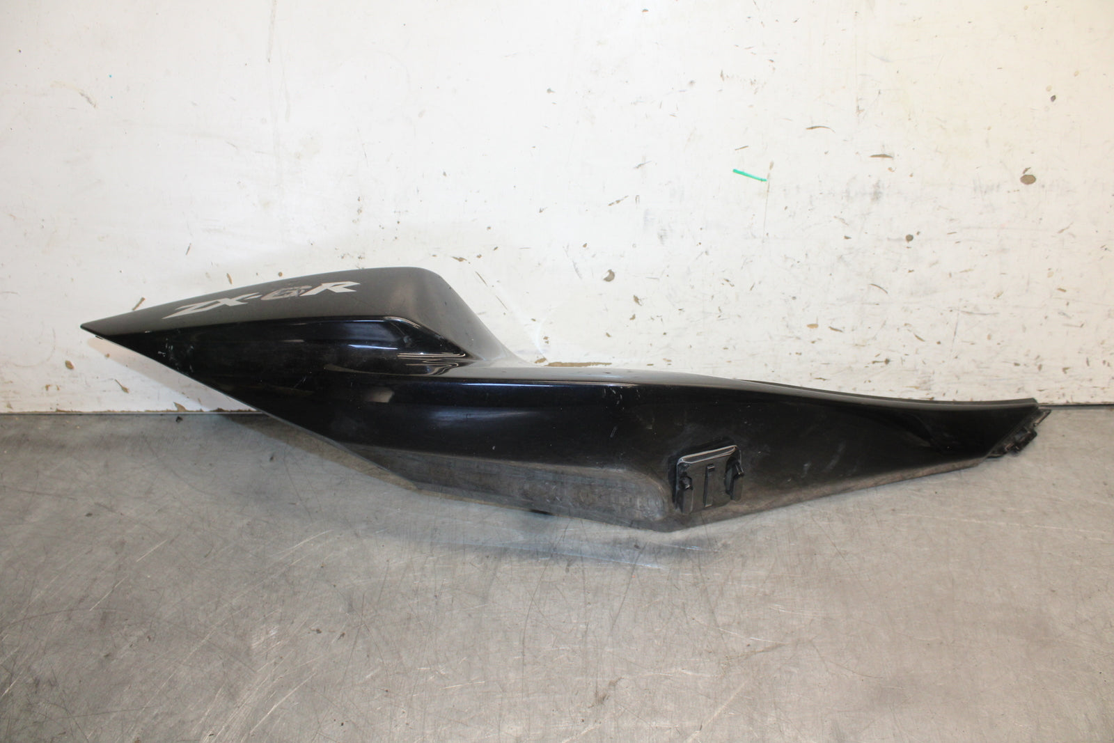 09-12 KAWASAKI NINJA ZX6R RIGHT REAR BACK TAIL FAIRING COWL SHROUD BB698
