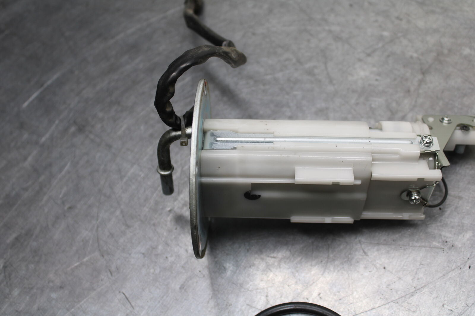 12-13 KAWASAKI Z1000 FUEL PUMP GAS PETROL SENDER UNIT BB743