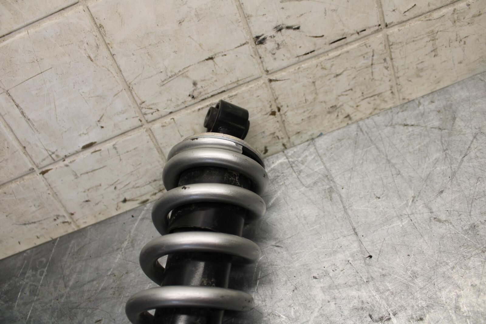 2015 Yamaha YZF R3 REAR BACK SHOCK ABSORBER SUSPENSION 1WD-F2210-00-00 BB526