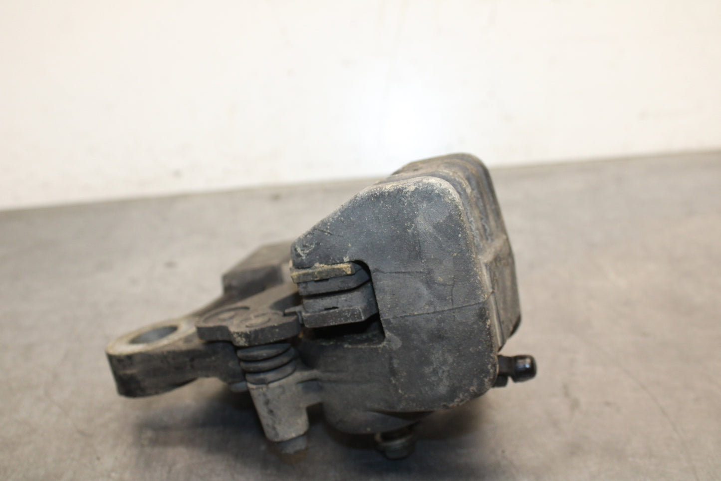 07-09 KAWASAKI VERSYS 650 REAR BACK BRAKE CALIPER W MOUNT BRACKET BB125