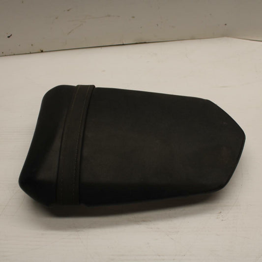 06 YAMAHA YZF R1 REAR BACK PASSENGER TANDEM SEAT PAD SADDLE PILLION BB282