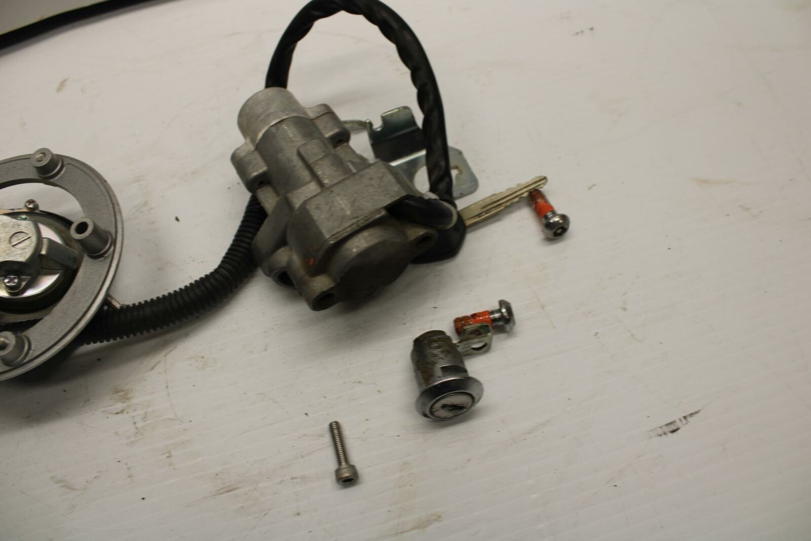 13-16 SUZUKI BANDIT 1250S  IGNITION LOCK KEY SET W/ GAS CAP AND SEAT LOCK BB238