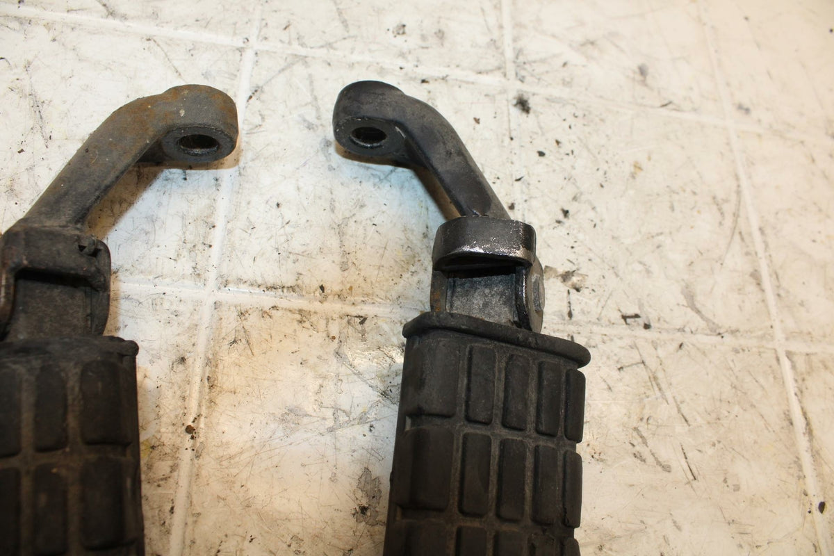 79-81 YAMAHA XS1100S FRONT FOOT RESTS PEGS STEPS SET PAIR BB401
