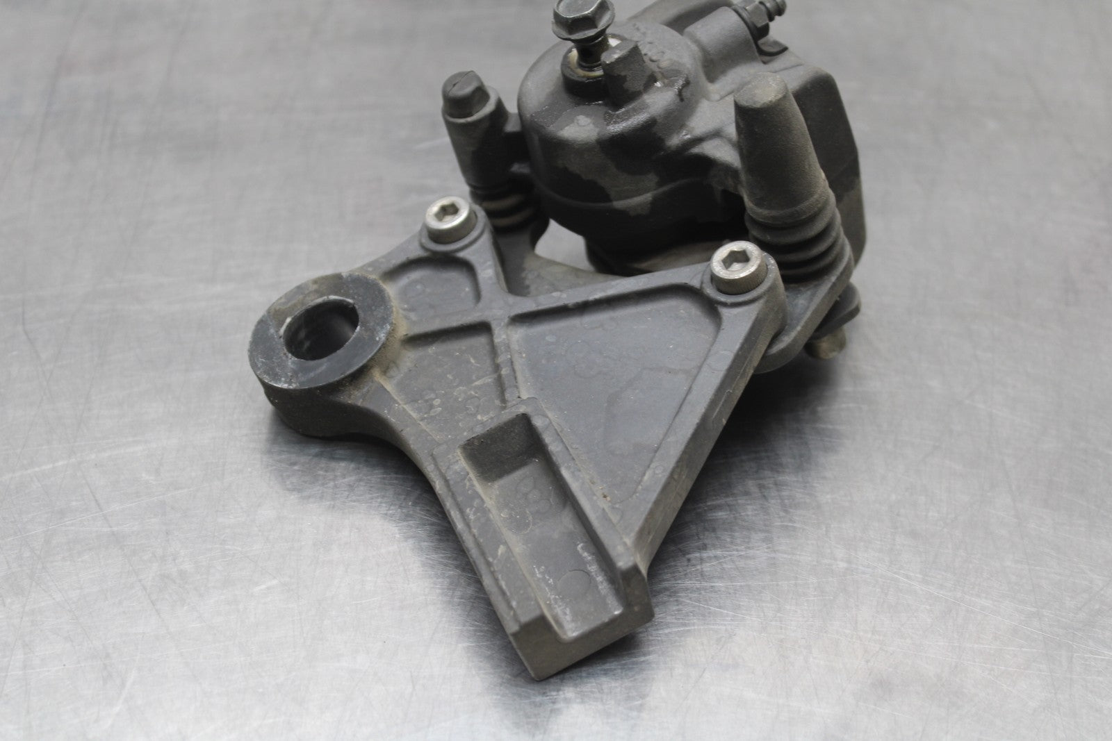 08 KAWASAKI NINJA ZX10R REAR BACK BRAKE CALIPER W MOUNT BRACKET BB201