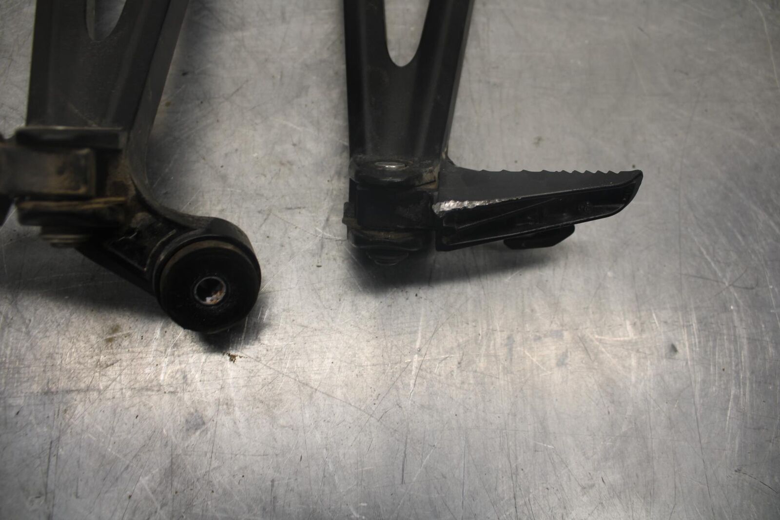 15-21 SUZUKI GSXR600 REAR BACK PASSENGER PEG SET PAIR BB460
