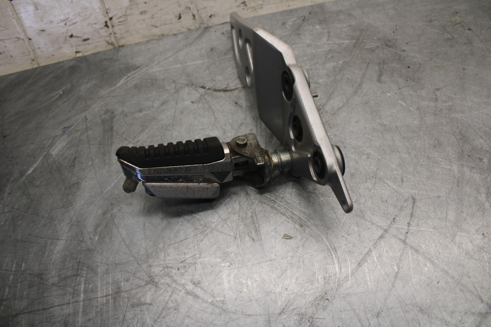 2016 Suzuki Bandit  GSF1250SA ABS RIGHT REARSET REAR SET DRIVER FOOT PEG BB509