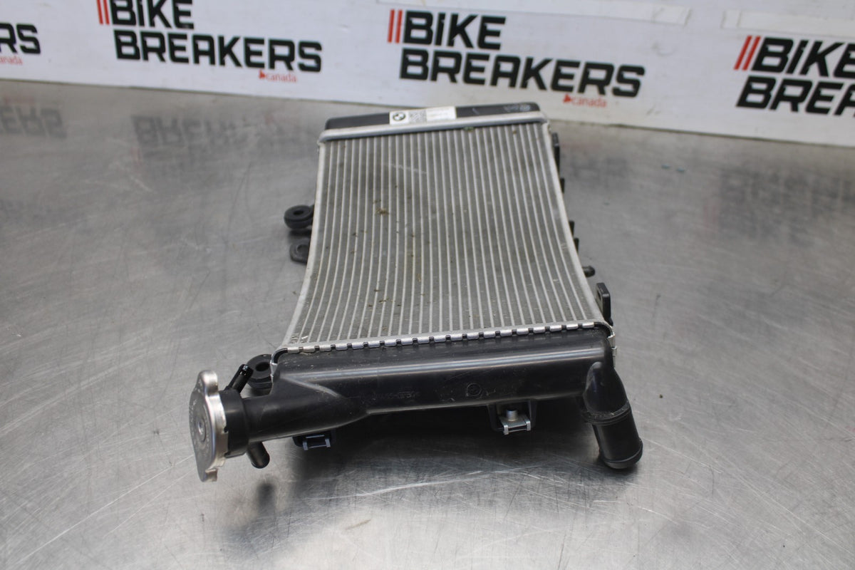 20-23 BMW F900R ENGINE RADIATOR MOTOR COOLER COOLING RADIATER BB923