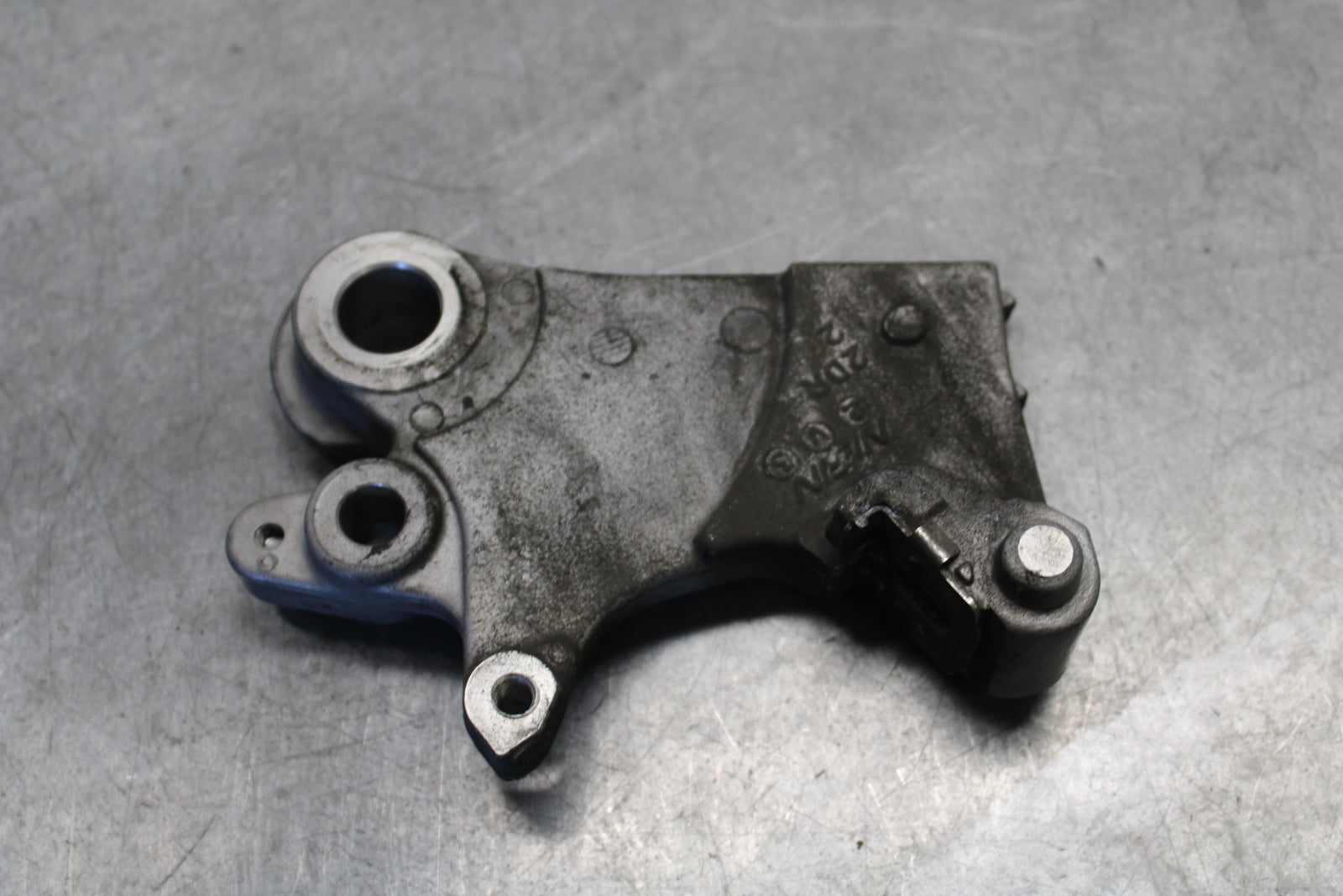 18-24 YAMAHA MT-07 REAR BRAKE CALIPER HANGER BACK MOUNTING BRACKET BB662