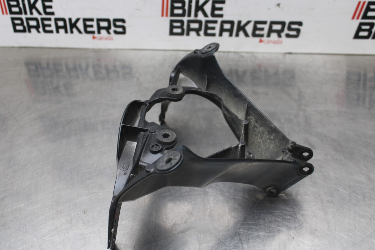 06-07 SUZUKI GSXR600 UPPER FAIRING MIRROR GAUGES STAY BRACKET BB836