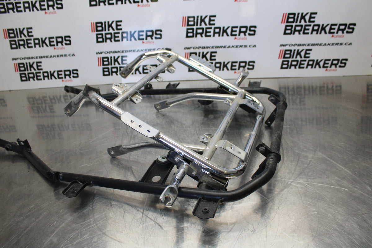 09 YAMAHA ROYAL STAR XVZ1300TF VENTURE SADDLEBAG SUB FRAME STAY MOUNTS BB151