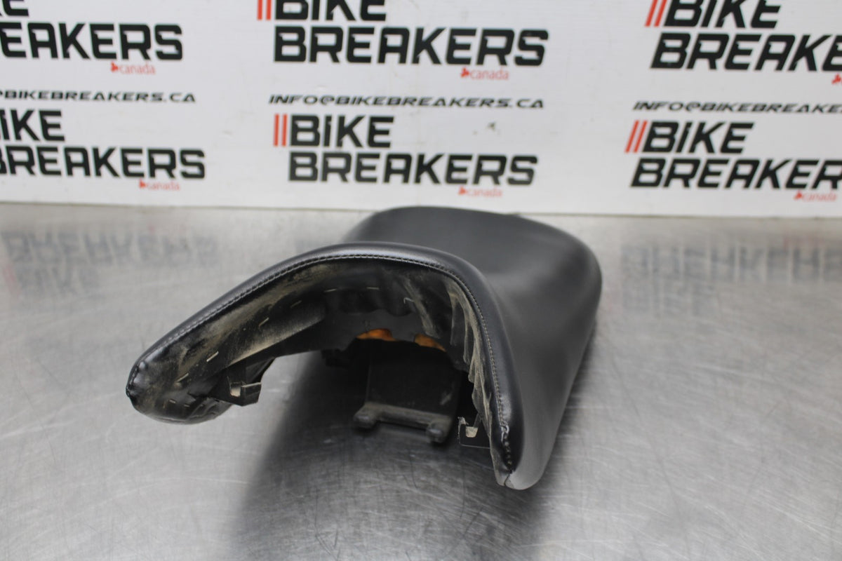08 HONDA CBR125R FRONT DRIVERS SEAT PAD SADDLE PILLION BB839