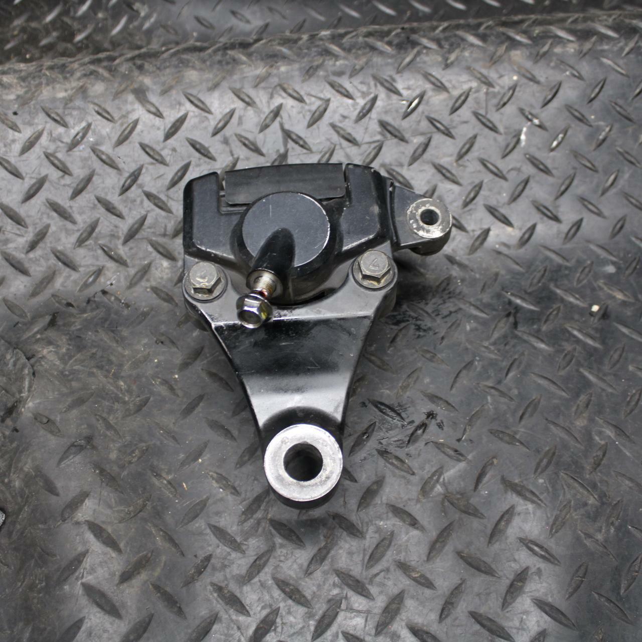 86 SUZUKI GS750ES REAR BACK BRAKE CALIPER W MOUNT BRACKET BB233