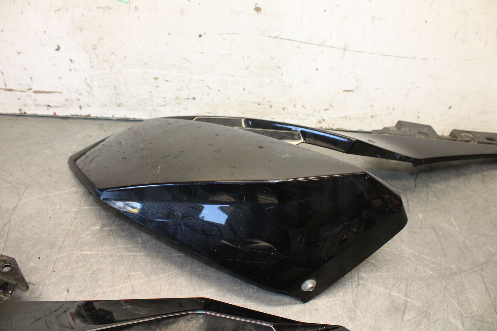 19-22 KAWASAKI Z400 LEFT RIGHT FRONT UPPER MID SIDE FAIRING COWL PLASTIC BB708