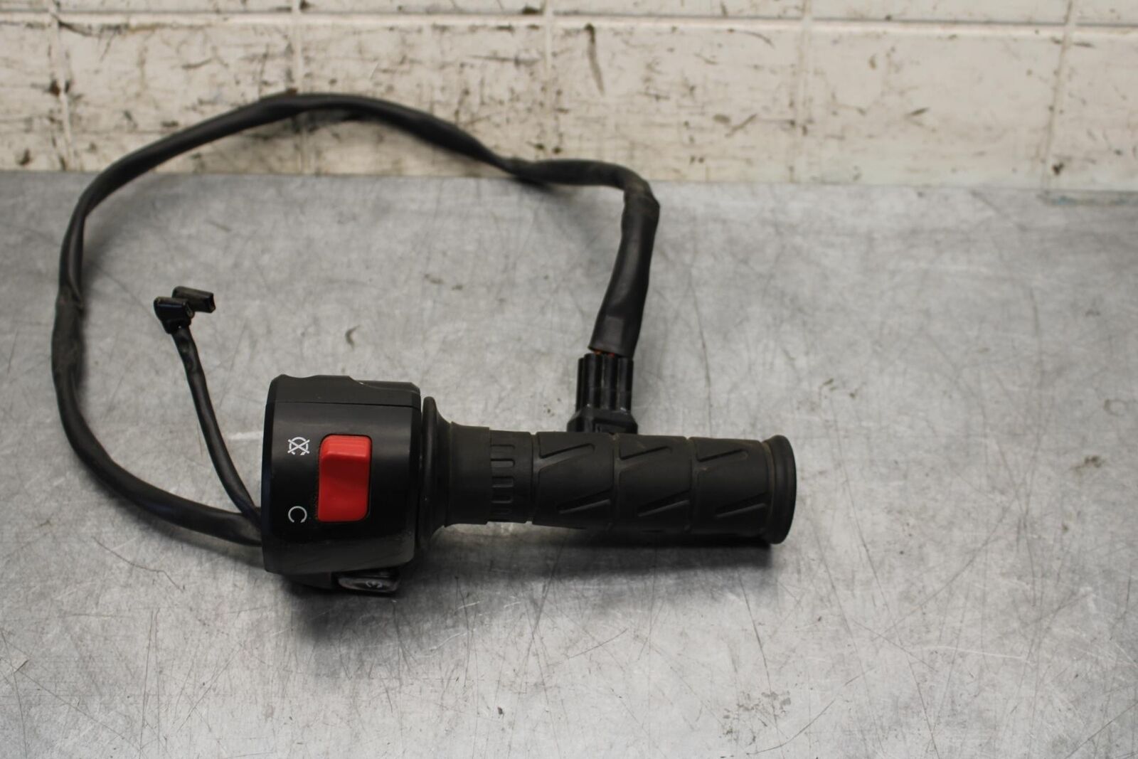2014 Kawasaki Ninja 650 EX650E RIGHT CLIP ON HANDLE KILL OFF START SWITCH BB569
